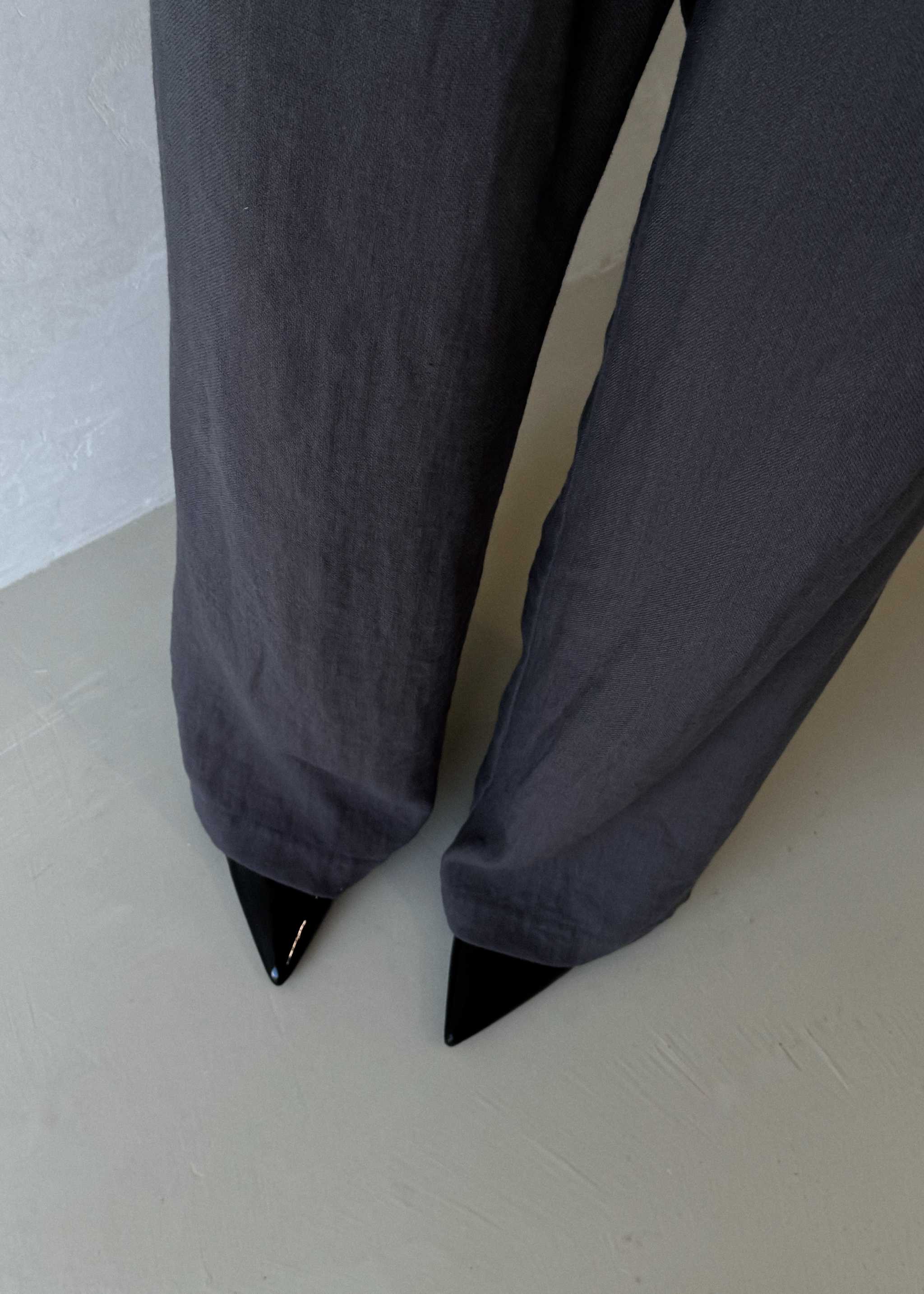 Arian Linen Pant Gray wide-leg pants with black pointed shoes on a light gray background